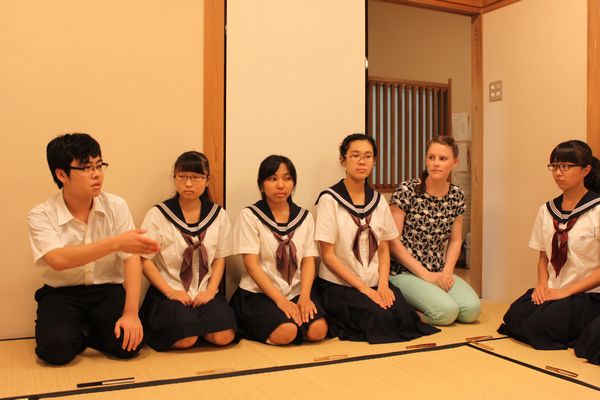 (IMG)Tea Ceremony member